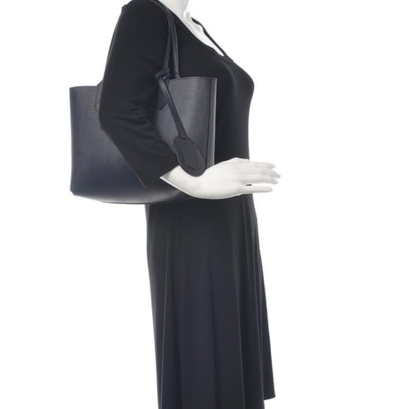 Gucci Blooms Small Tote in Blue *Currently selling used for $850! - Picture 4 of 5